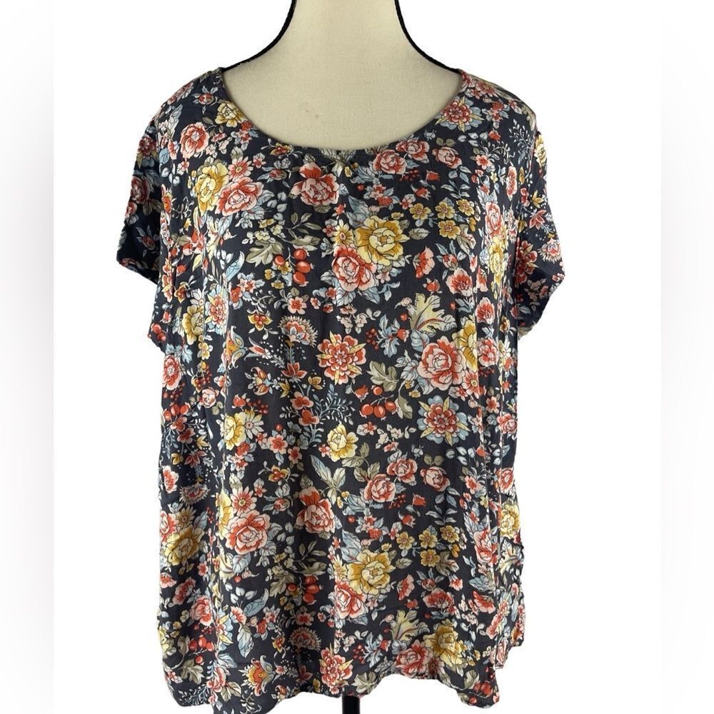 Cynthia Rowley woman floral short sleeve top with button down in the back sz 1X